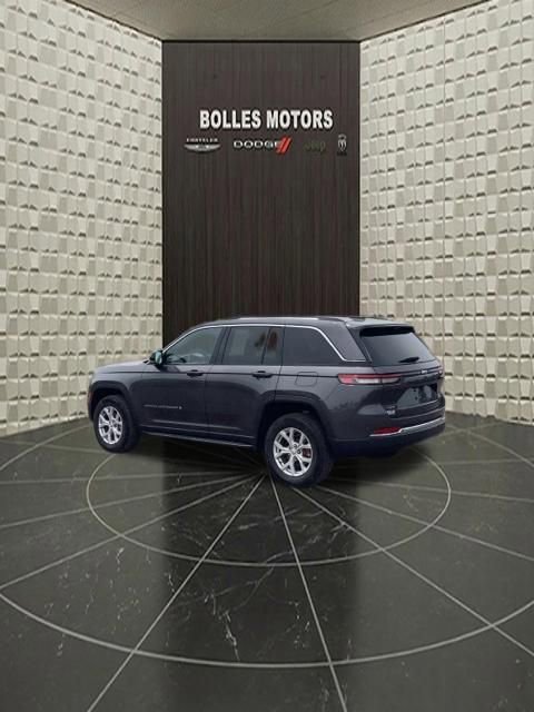 Used 2023 Jeep Grand Cherokee Limited w/ Luxury Tech Group II AWD/4WD image 7