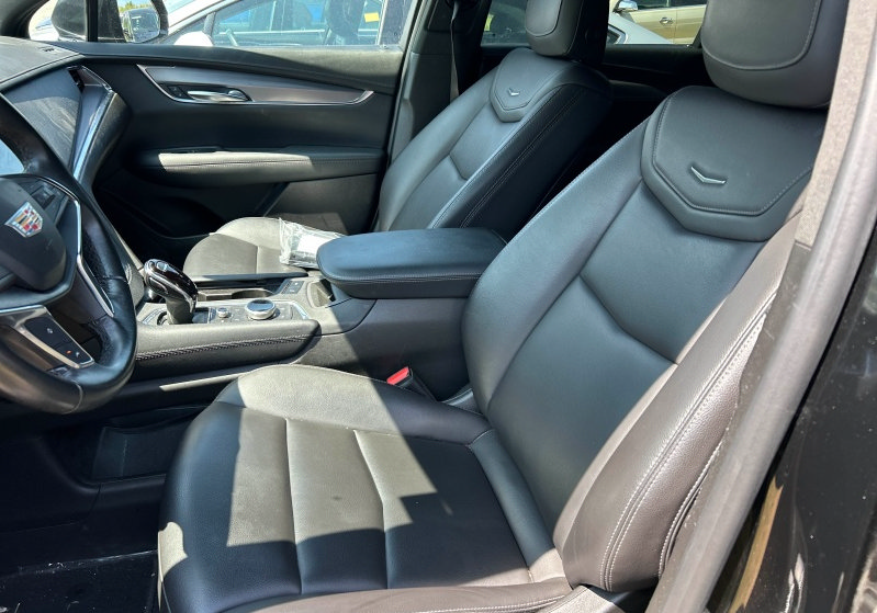 Used 2023 Cadillac XT5 Luxury AWD/4WD image 2