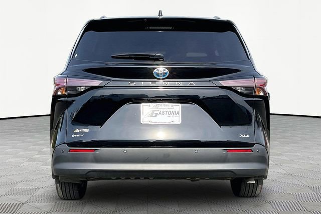 Used 2025 Toyota Sienna XLE image 6