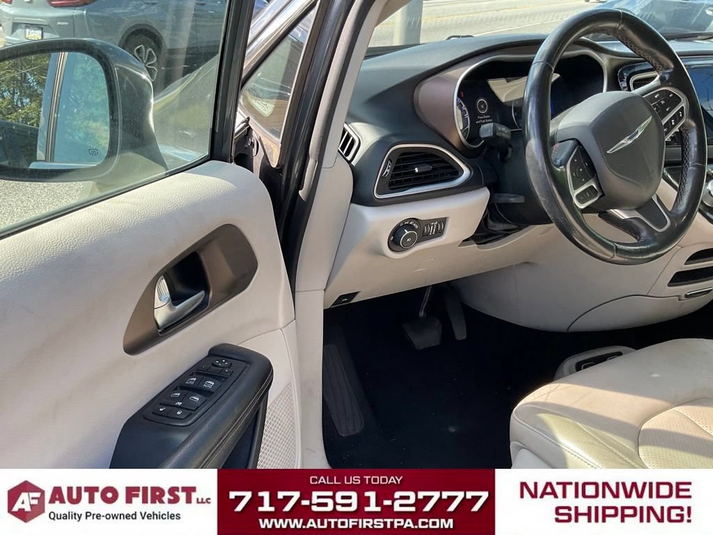 Used 2019 Chrysler Pacifica Touring-L w/ Advanced Safetytec Group FWD image 5