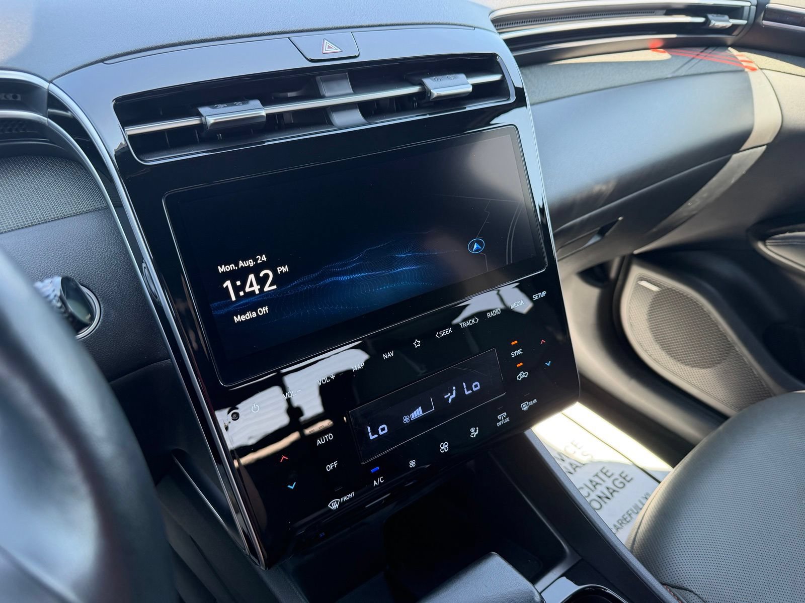 Used 2022 Hyundai Santa Cruz Limited AWD/4WD image 19