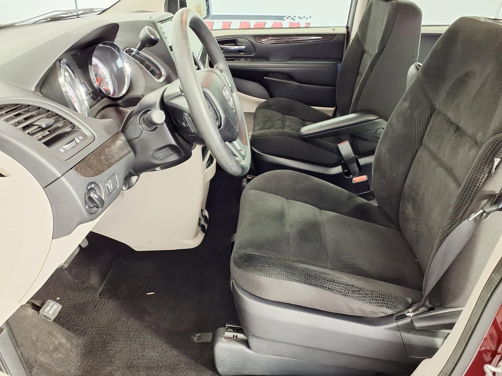 Used 2020 Dodge Grand Caravan SE image 17