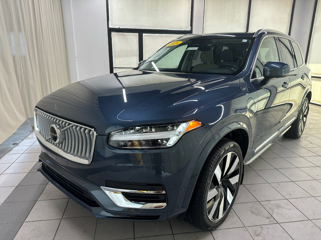 Used 2025 Volvo XC90 T8 Plus w/ Protection Package Premier AWD/4WD image 13