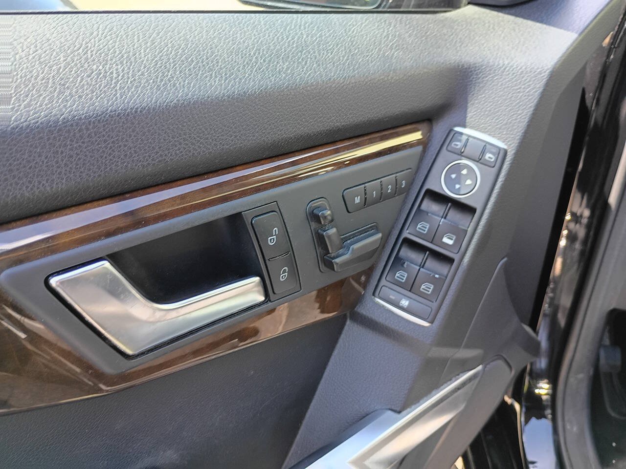 Used 2015 Mercedes-Benz GLK 350 4MATIC image 30