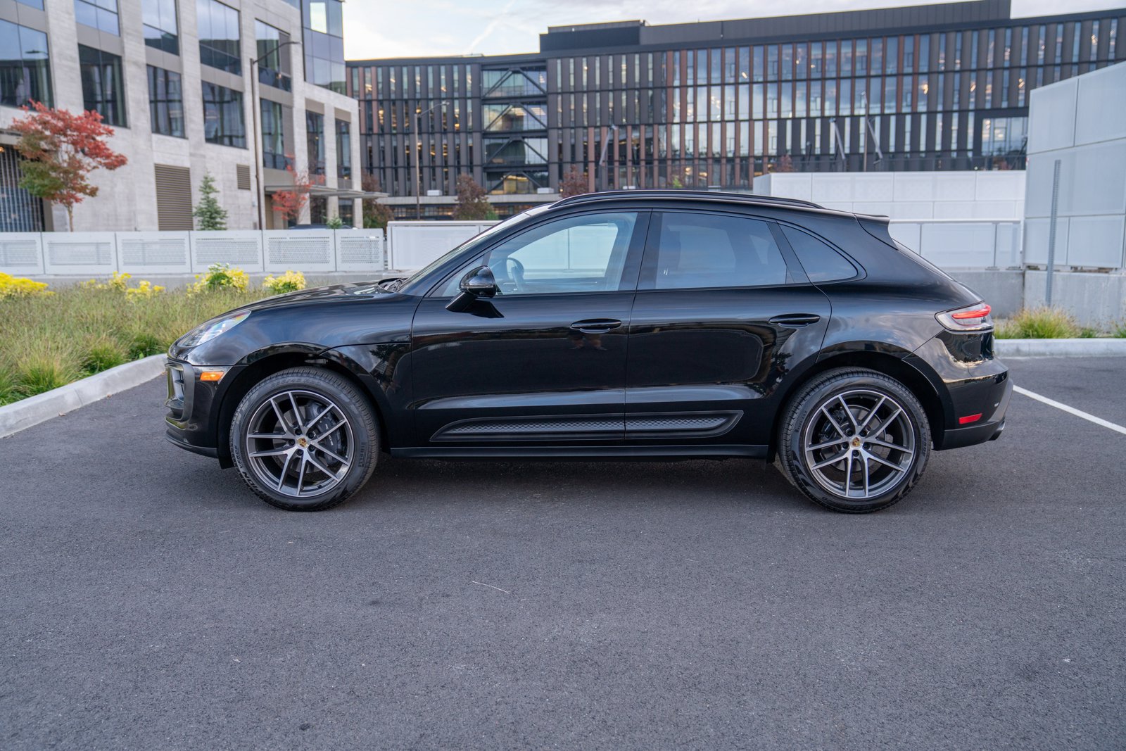 Certified 2026 Porsche Macan Turbo AWD/4WD image 2