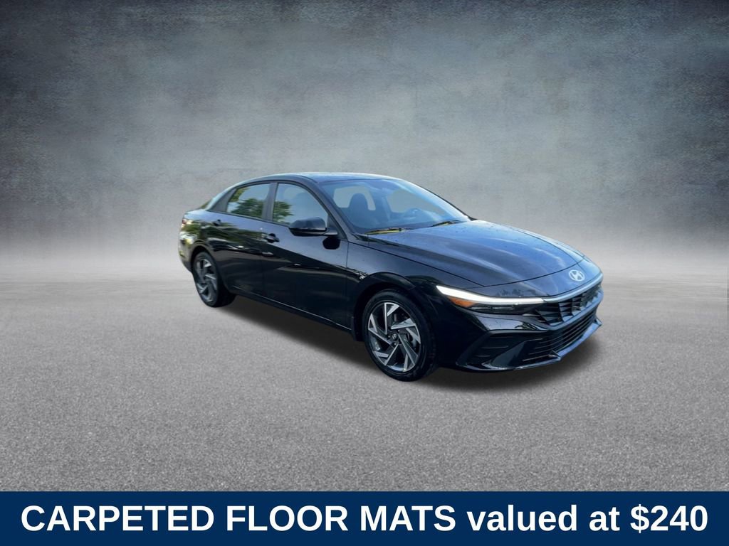 Used 2025 Hyundai Elantra Sport image 2
