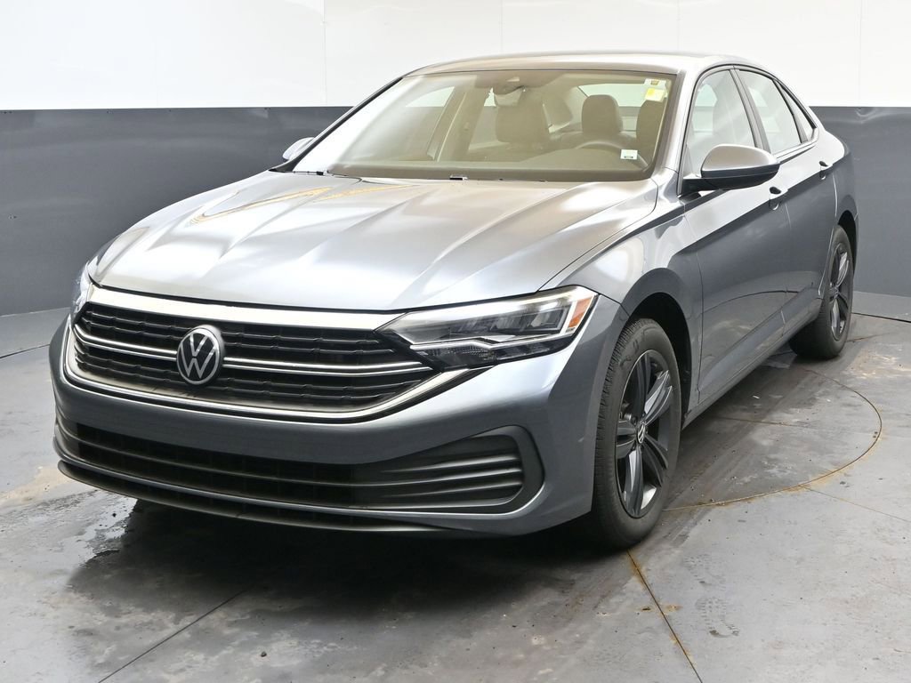 Used 2023 Volkswagen Jetta SE w/ Black Wheel Package