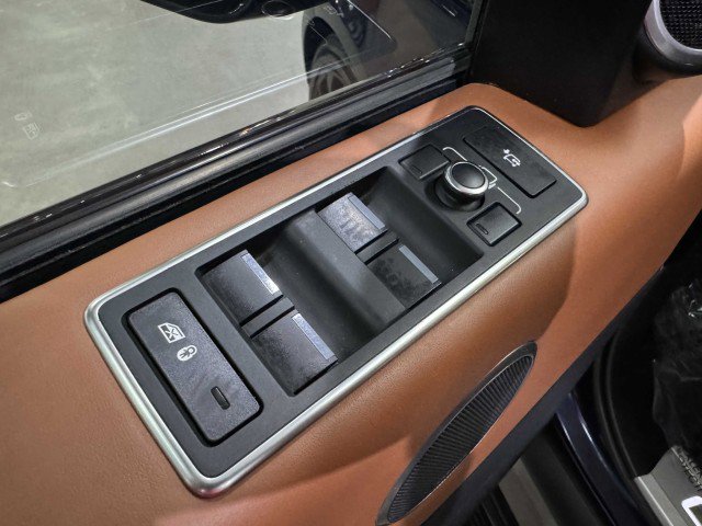 Used 2017 Land Rover Range Rover Autobiography image 24