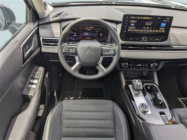New 2025 Mitsubishi Outlander SE image 15