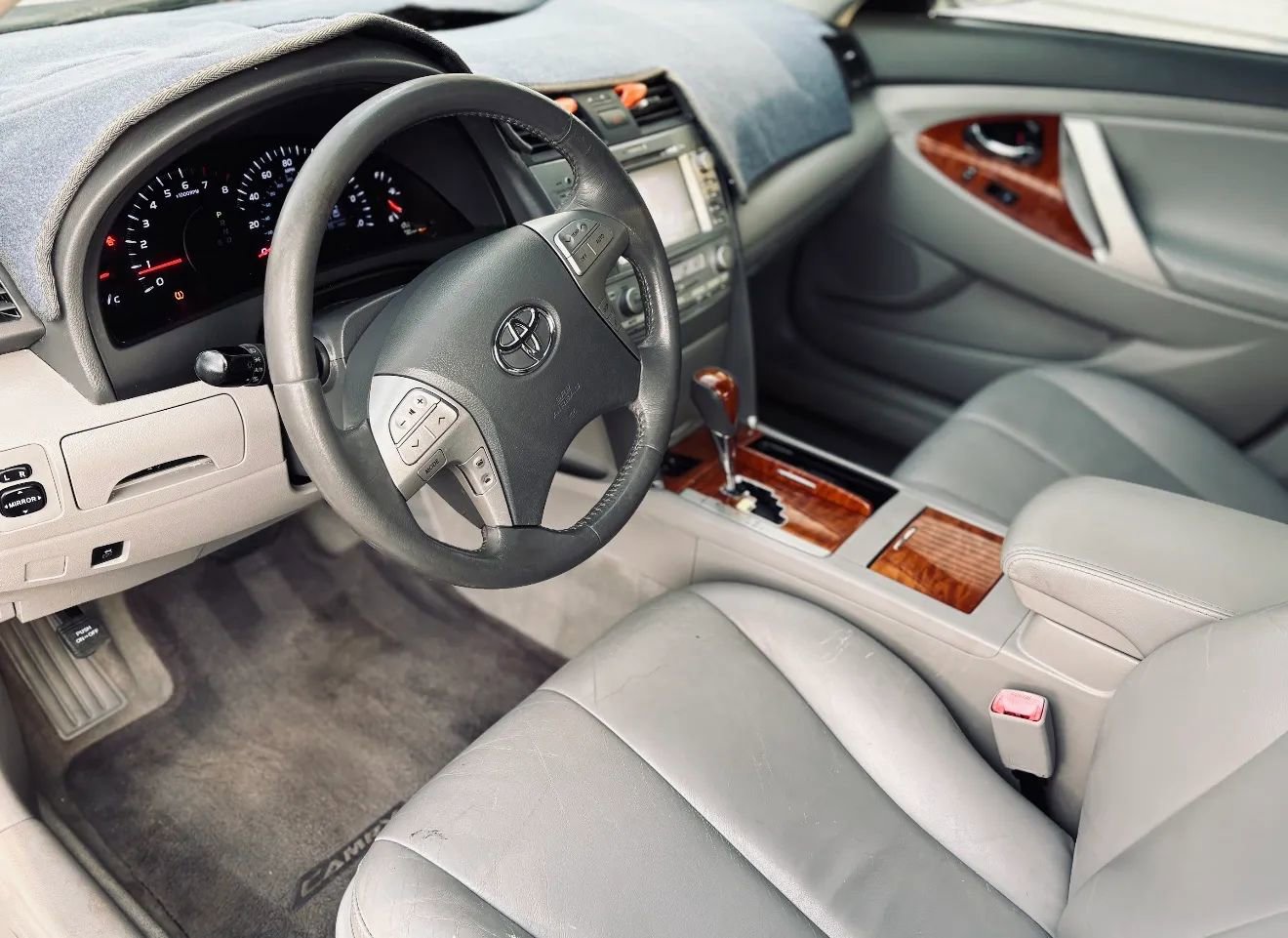 Used 2011 Toyota Camry XLE w/ XLE Extra-Value Pkg #1 image 6