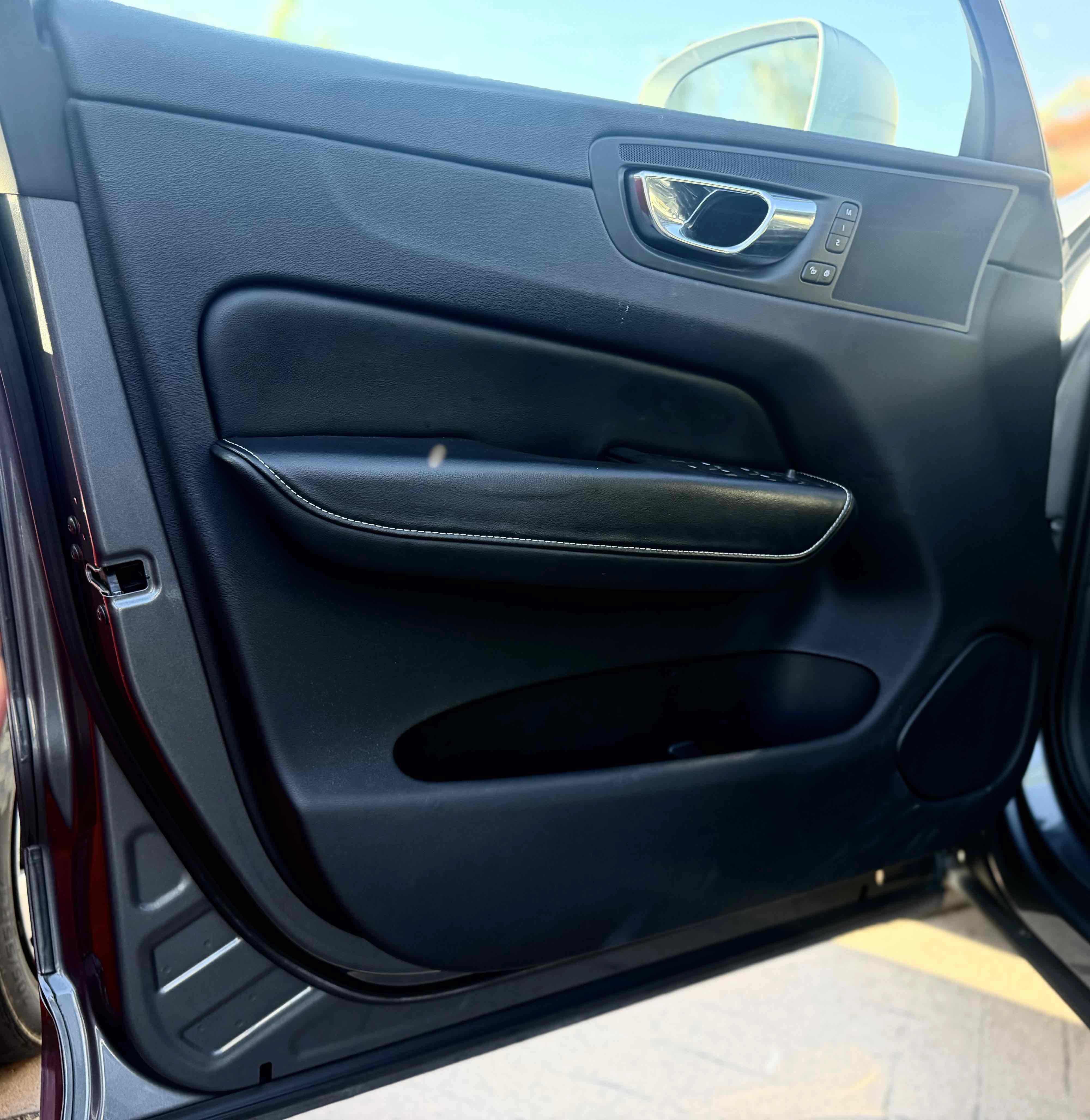 Used 2018 Volvo XC60 T6 R-Design AWD/4WD image 18