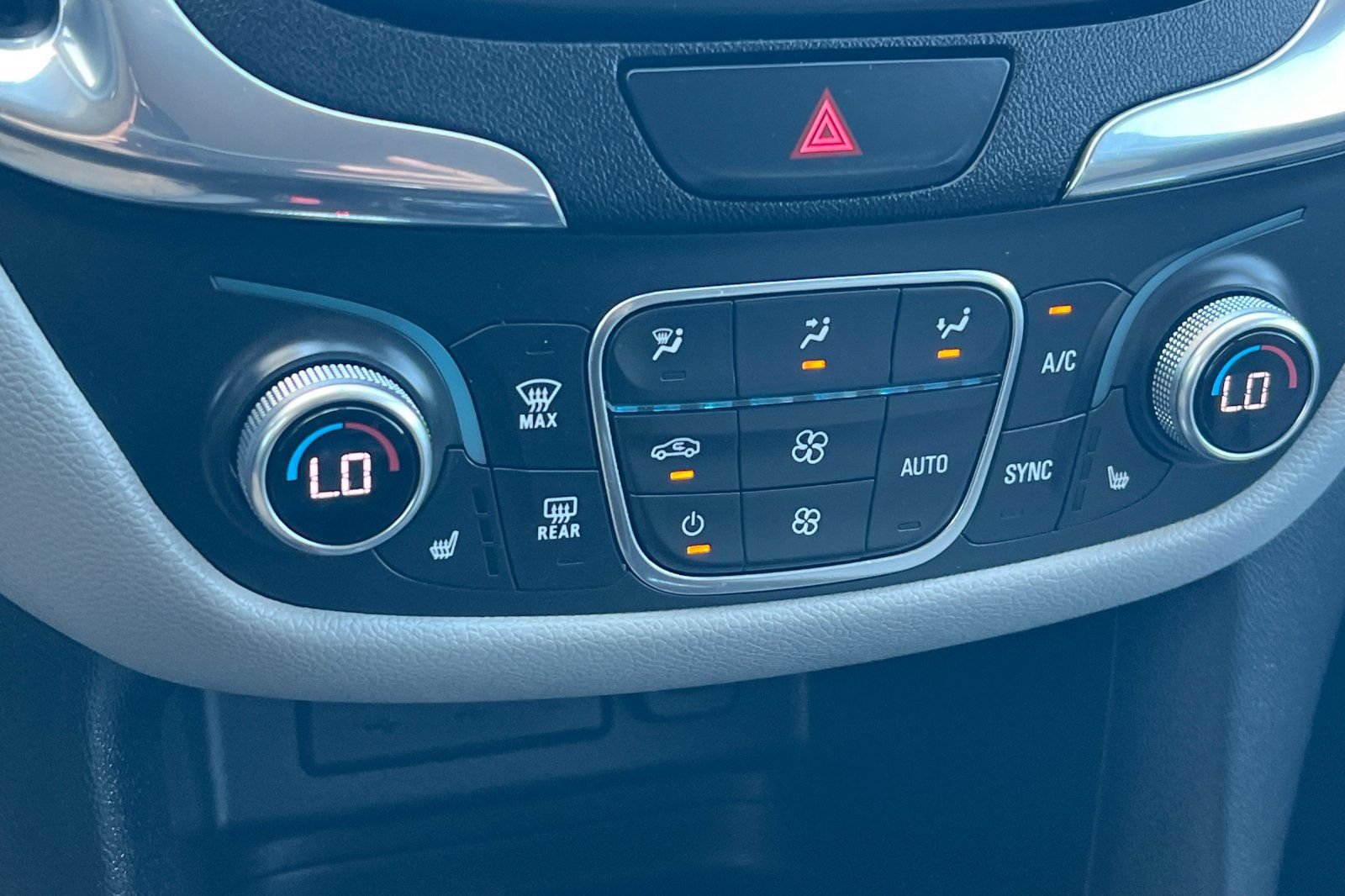 Used 2019 Chevrolet Equinox LT AWD/4WD image 17