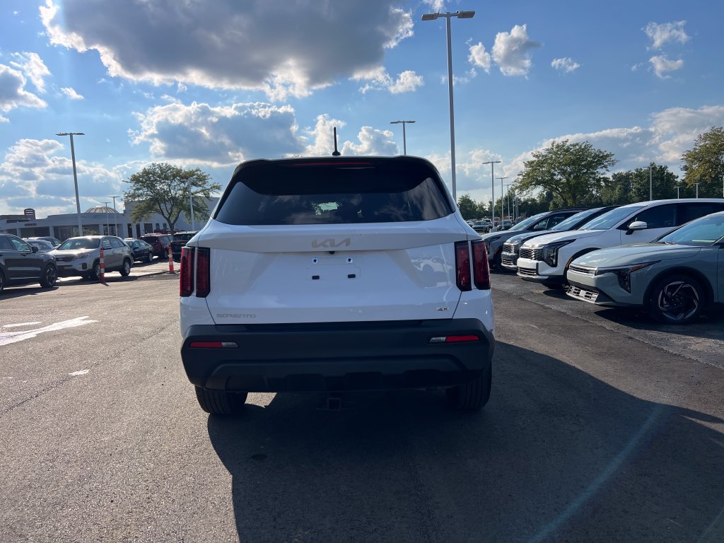 Certified 2023 Kia Sorento LX AWD/4WD image 5