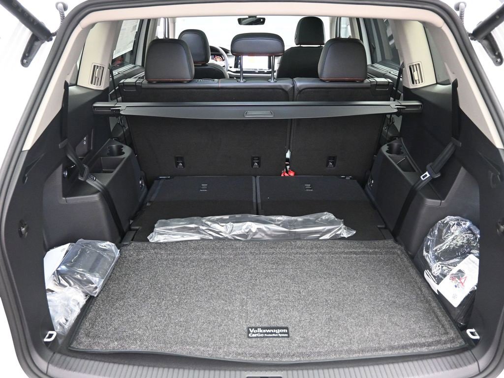 Used 2025 Volkswagen Atlas Peak Edition SE image 25