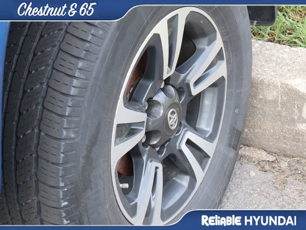 Used 2017 Toyota Tacoma TRD Sport AWD/4WD image 24