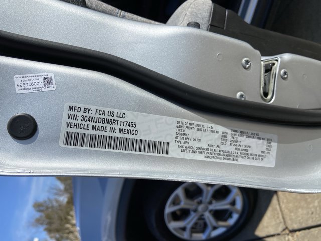 Used 2024 Jeep Compass Latitude image 33