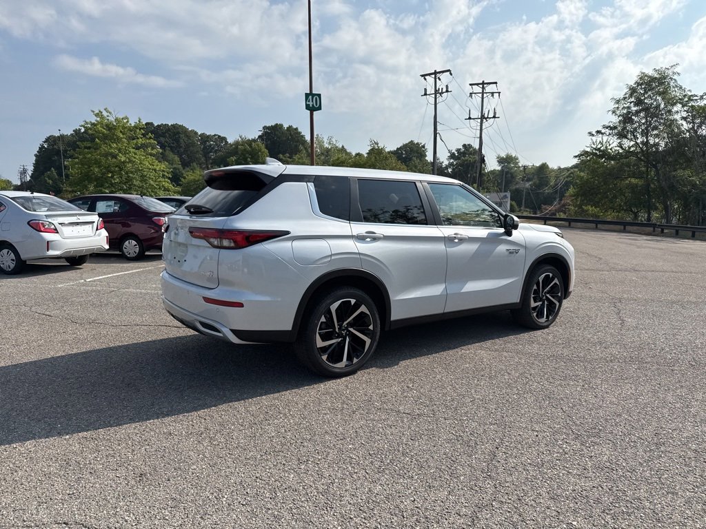 New 2025 Mitsubishi Outlander SE image 8