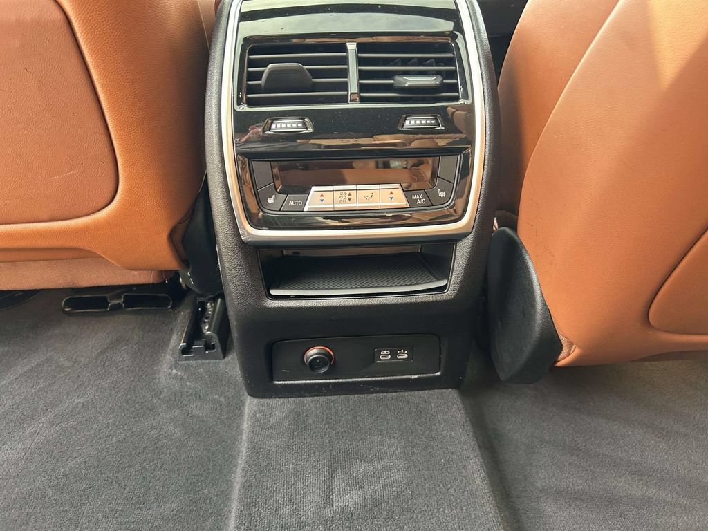 Used 2025 BMW X7 M60i w/ Executive Package AWD/4WD image 15