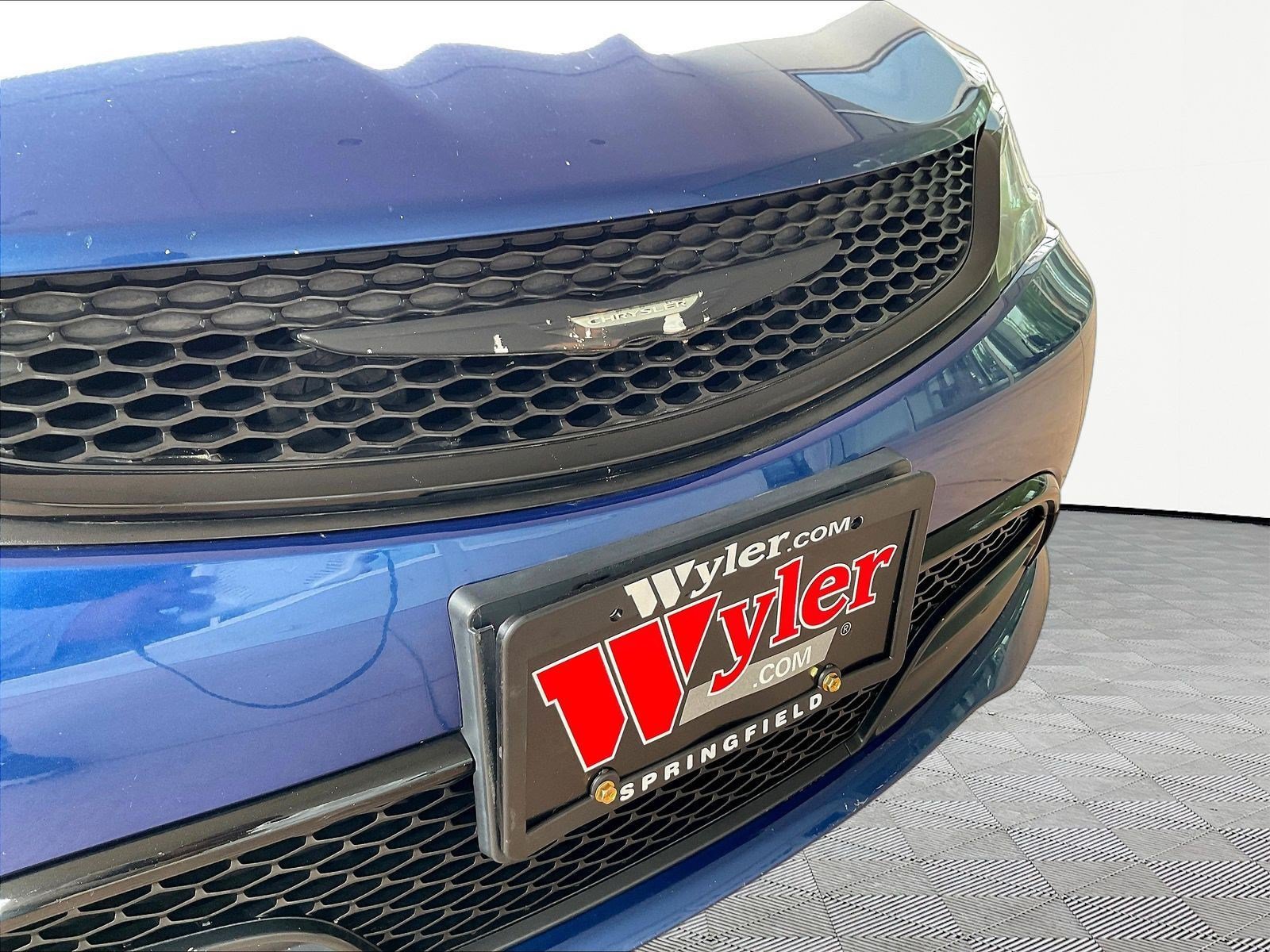 Used 2015 Chrysler 200 S w/ Comfort Group FWD image 30