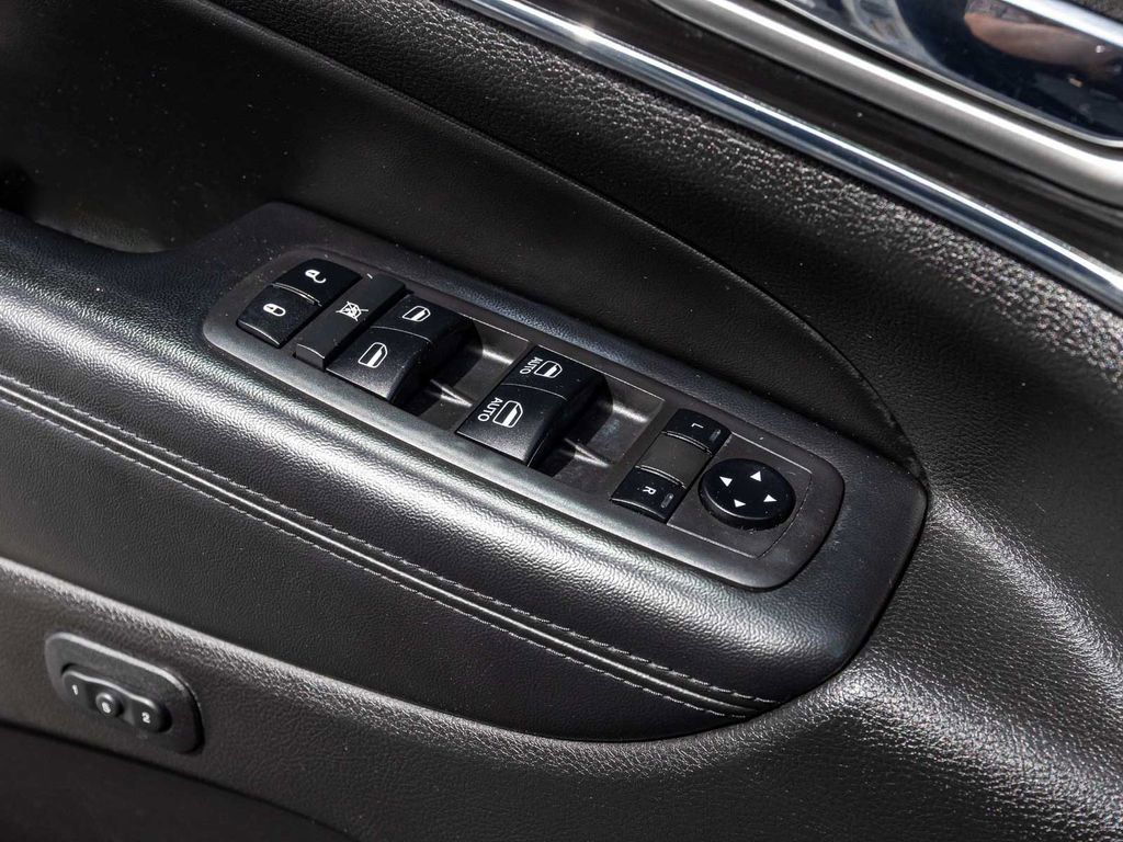 Used 2019 Jeep Grand Cherokee Limited AWD/4WD image 12