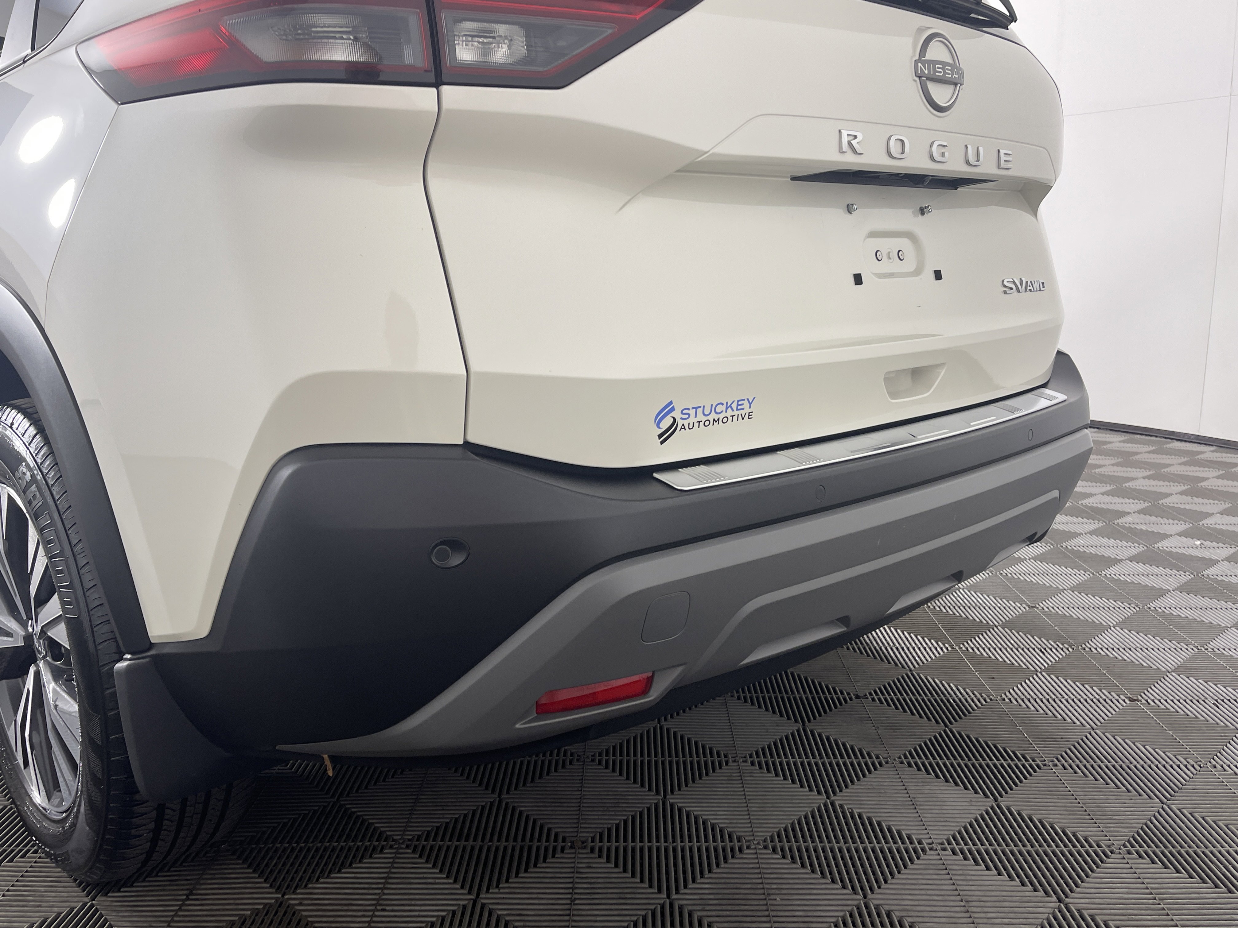 Used 2023 Nissan Rogue SV image 6