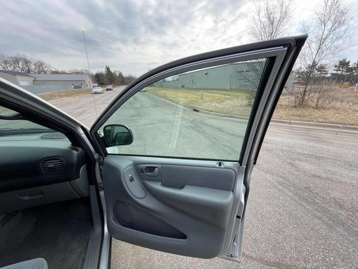 Used 2005 Dodge Grand Caravan SXT w/ Premium Group image 30