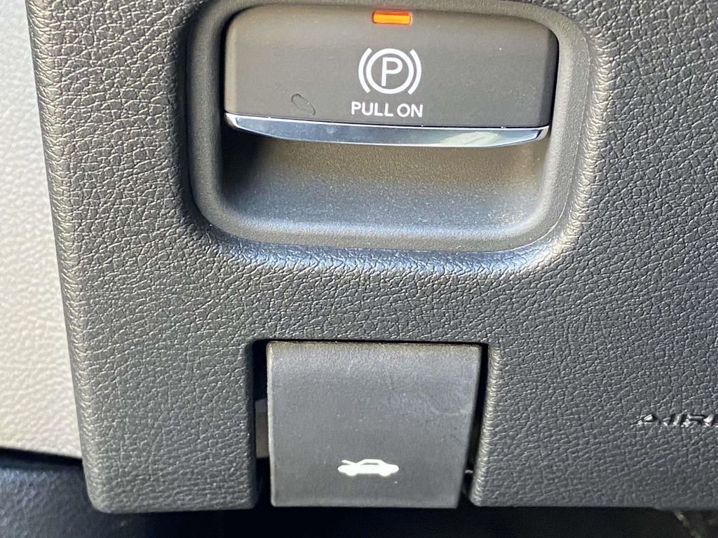 Used 2024 Jeep Grand Cherokee L Altitude image 31