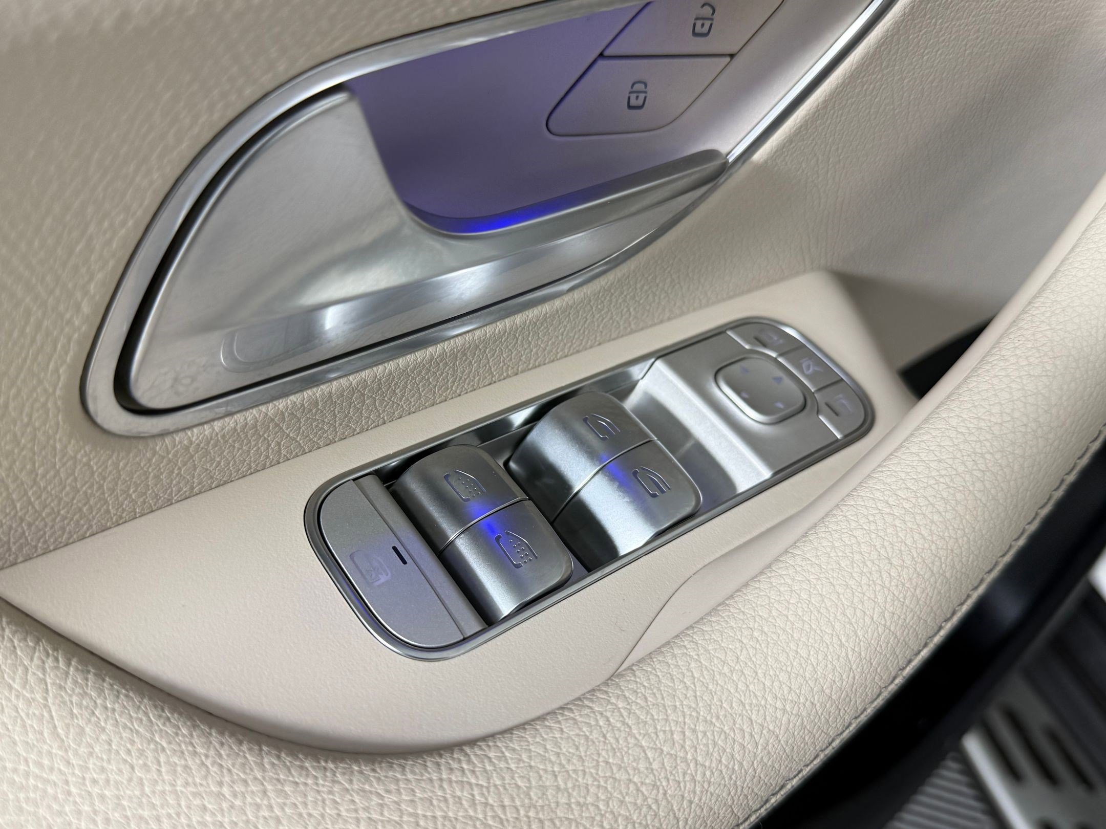 Used 2022 Mercedes-Benz GLS 450 4MATIC image 13