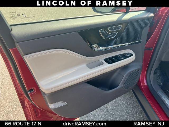 Used 2022 Lincoln Corsair AWD w/ Premium Package image 9