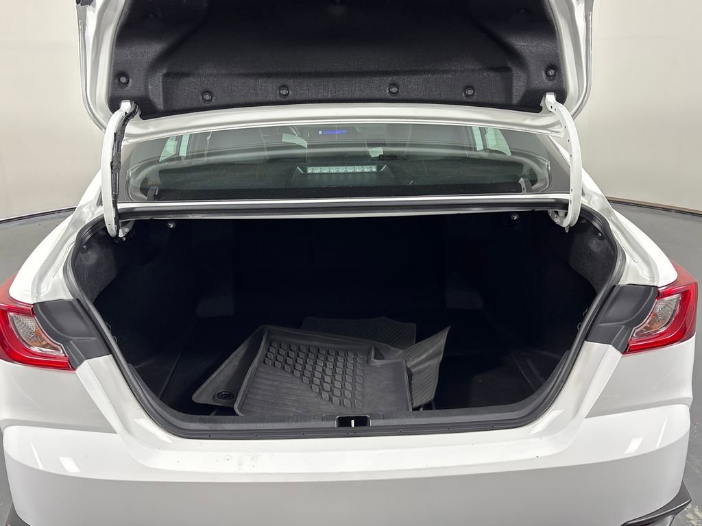 Used 2025 Toyota Camry SE w/ Convenience Package FWD image 31