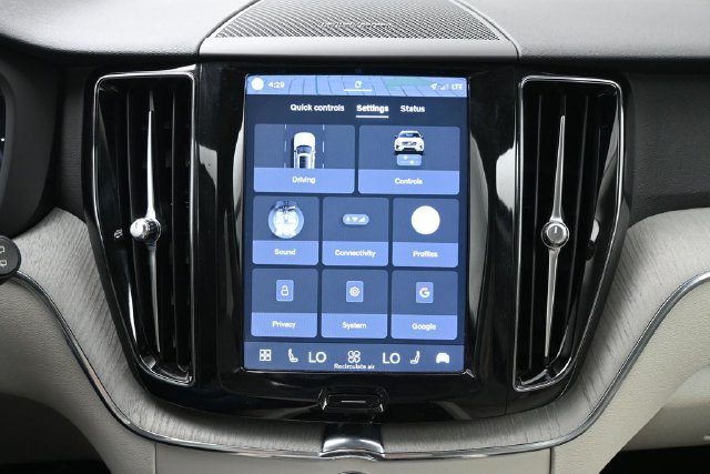 Used 2024 Volvo XC60 B5 Plus AWD/4WD image 16