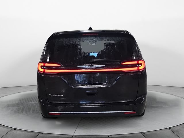 Used 2024 Chrysler Pacifica Touring-L FWD image 4