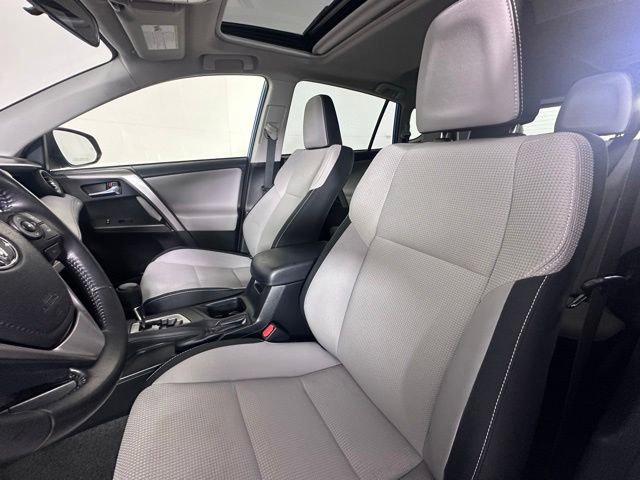 Used 2017 Toyota RAV4 XLE AWD/4WD image 19