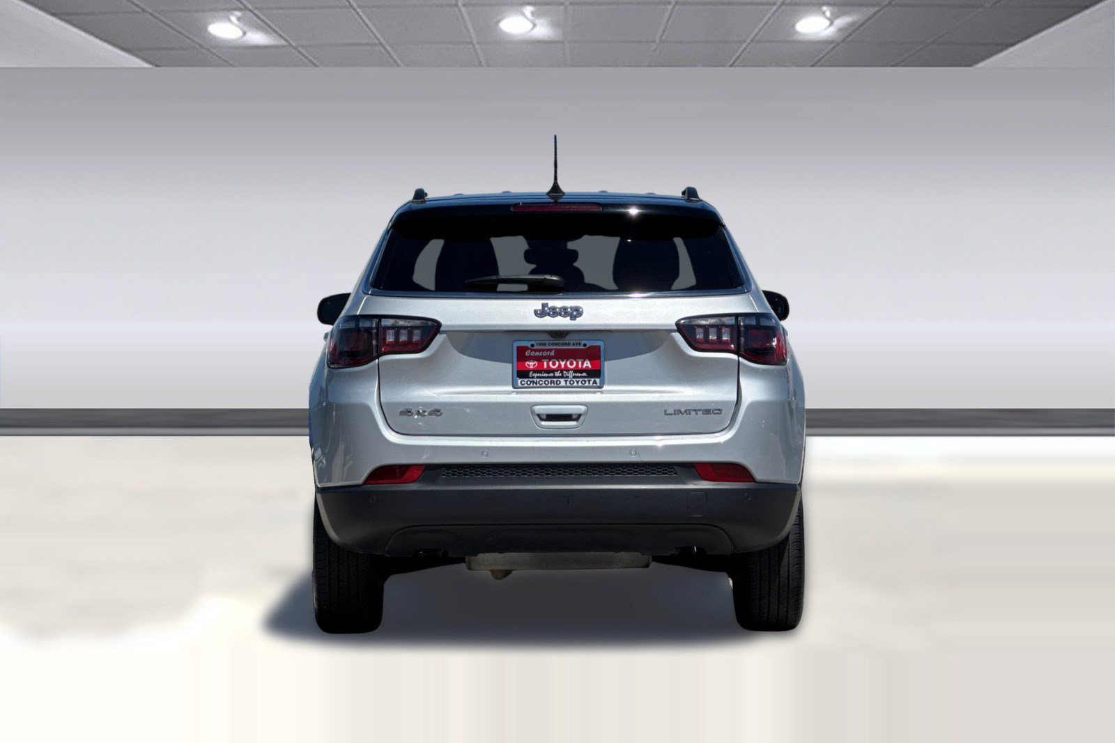 Used 2025 Jeep Compass Limited AWD/4WD image 10
