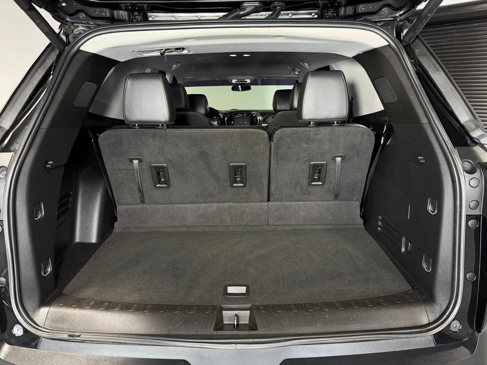 Used 2020 Chevrolet Traverse LT w/ LPO, Cargo Package FWD image 14