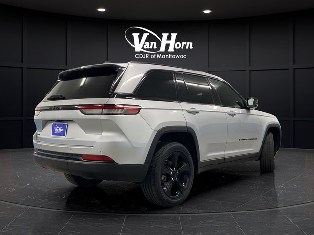 Used 2023 Jeep Grand Cherokee Altitude AWD/4WD image 3