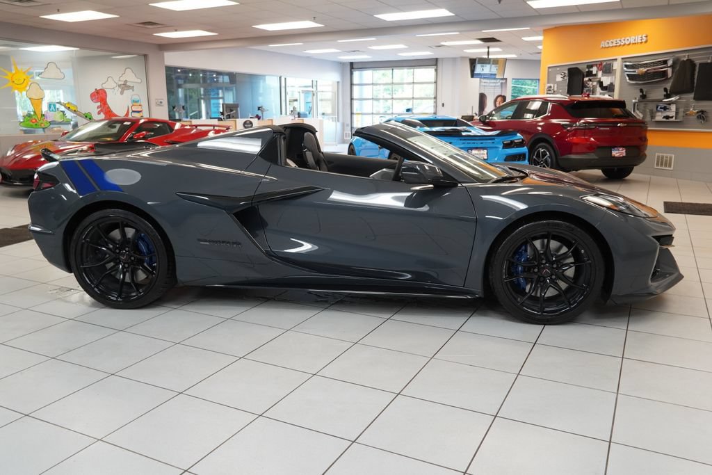 New 2027 Chevrolet Corvette Grand Sport w/ Z52 Sport Performance Package RWD image 11