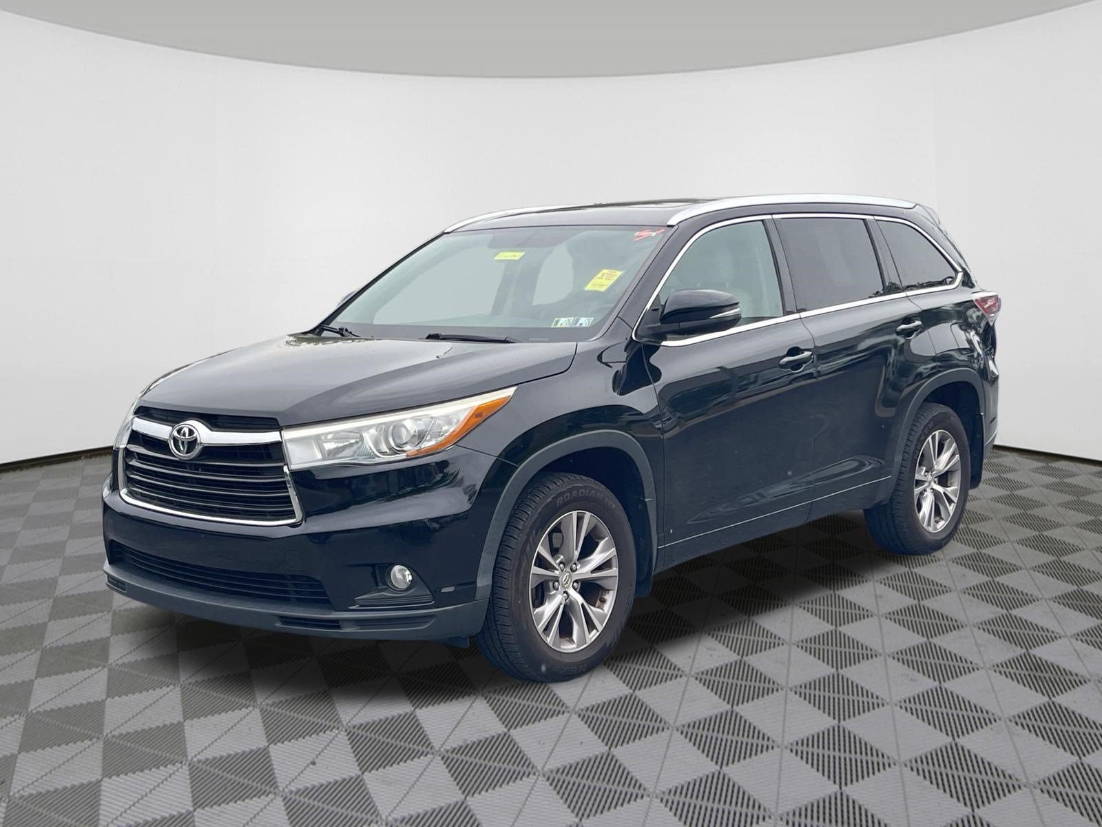 Used 2015 Toyota Highlander XLE AWD/4WD image 2