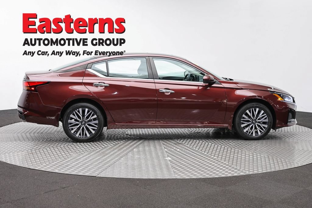 Used 2024 Nissan Altima 2.5 SV w/ SV Premium Package AWD/4WD image 4
