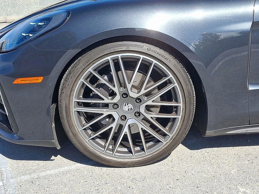 Used 2024 Porsche Panamera image 10