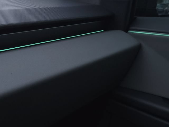 Used 2024 Tesla Cybertruck AWD Crew Cab image 21