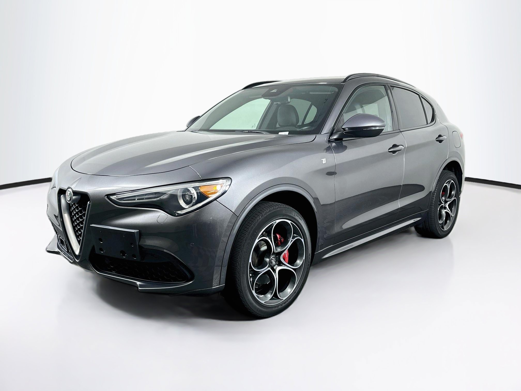 Used 2023 Alfa Romeo Stelvio Ti AWD/4WD image 3