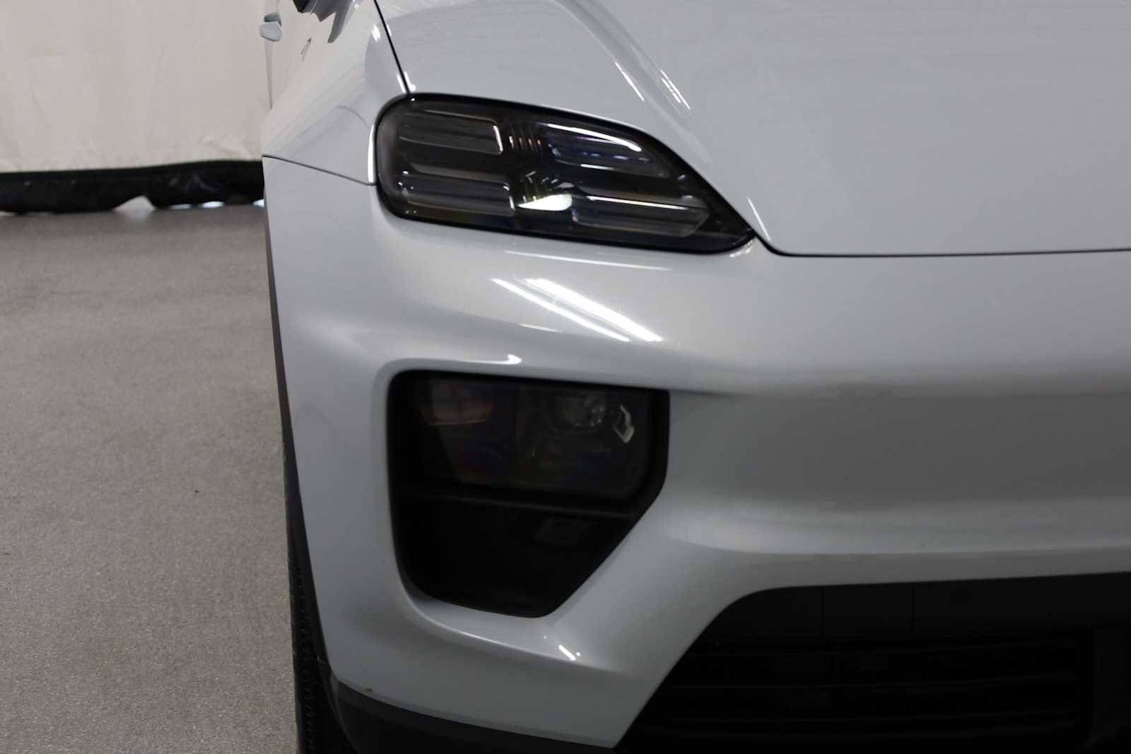 Certified 2025 Porsche Macan Electric image 15