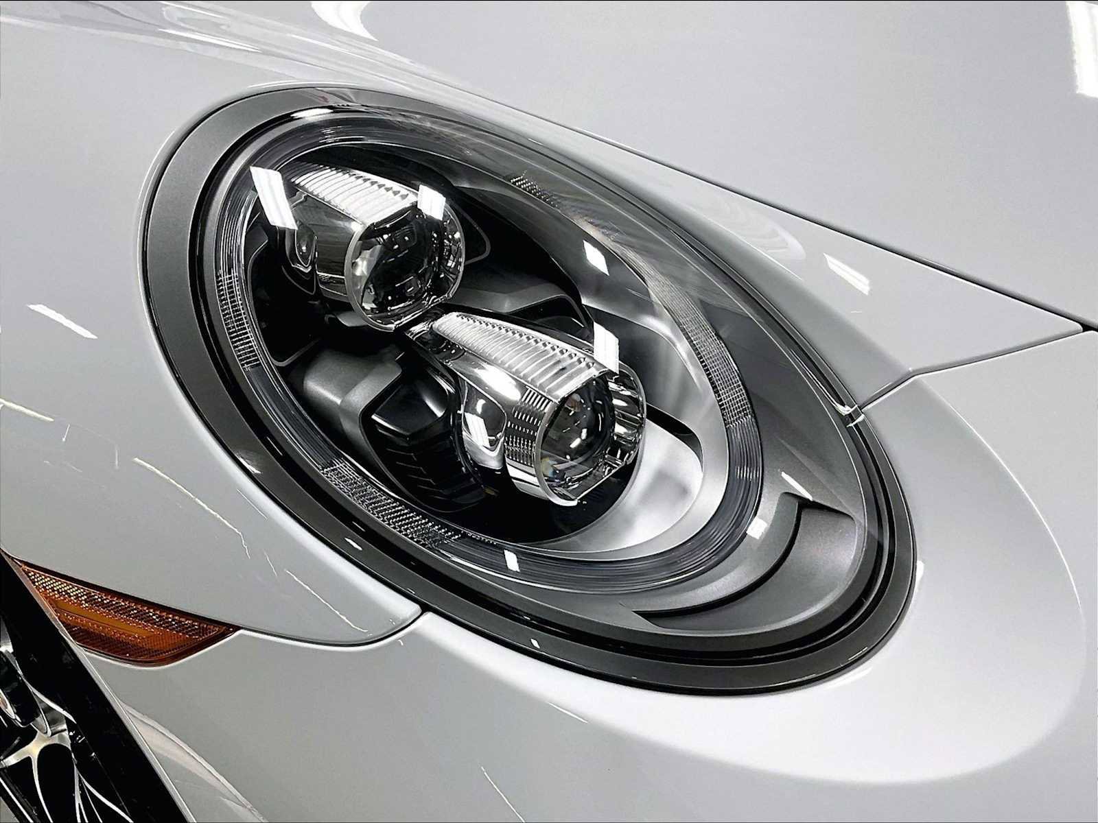 Used 2019 Porsche 911 Turbo S image 15