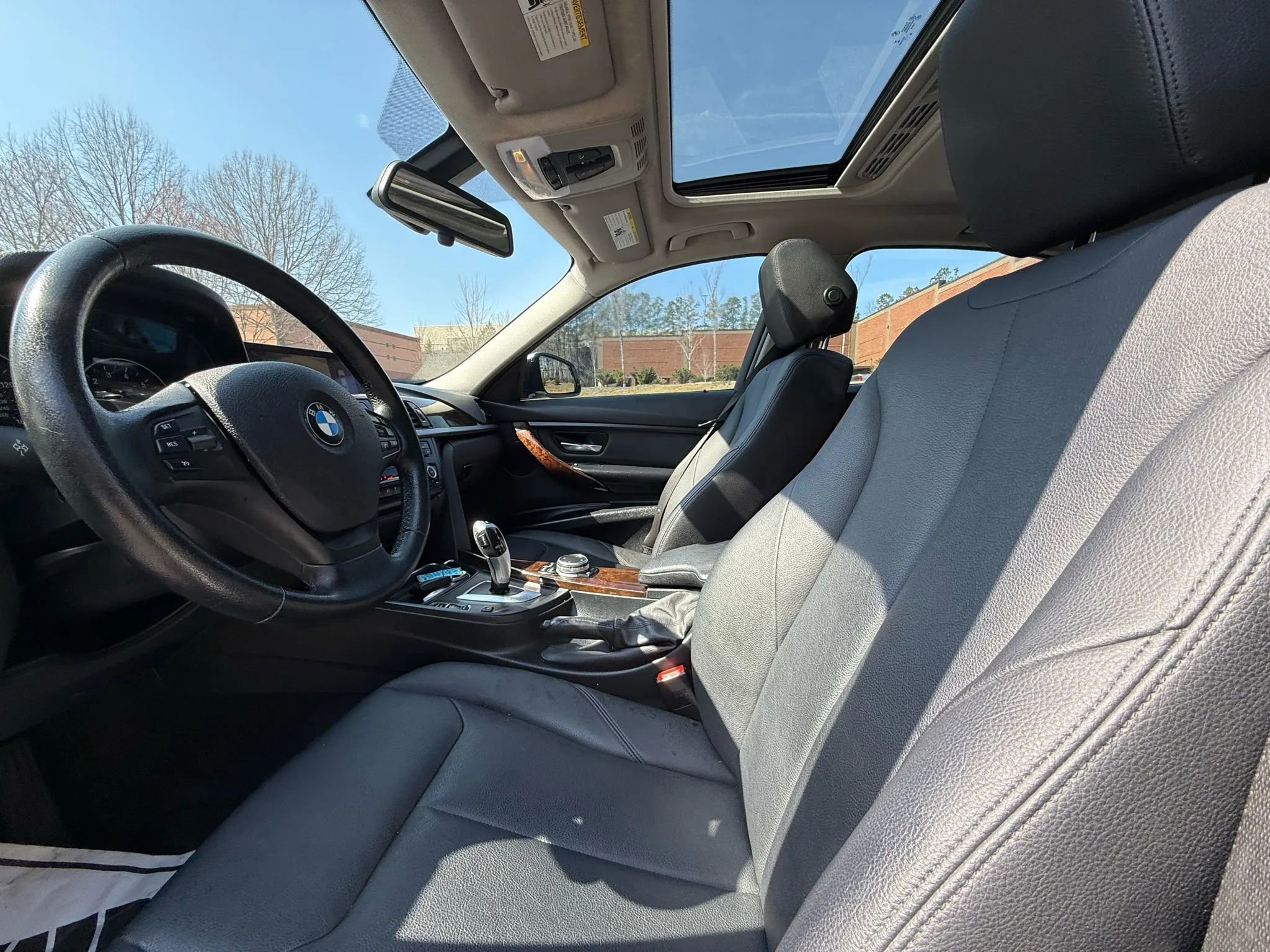 Used 2015 BMW 320i Sedan RWD image 13
