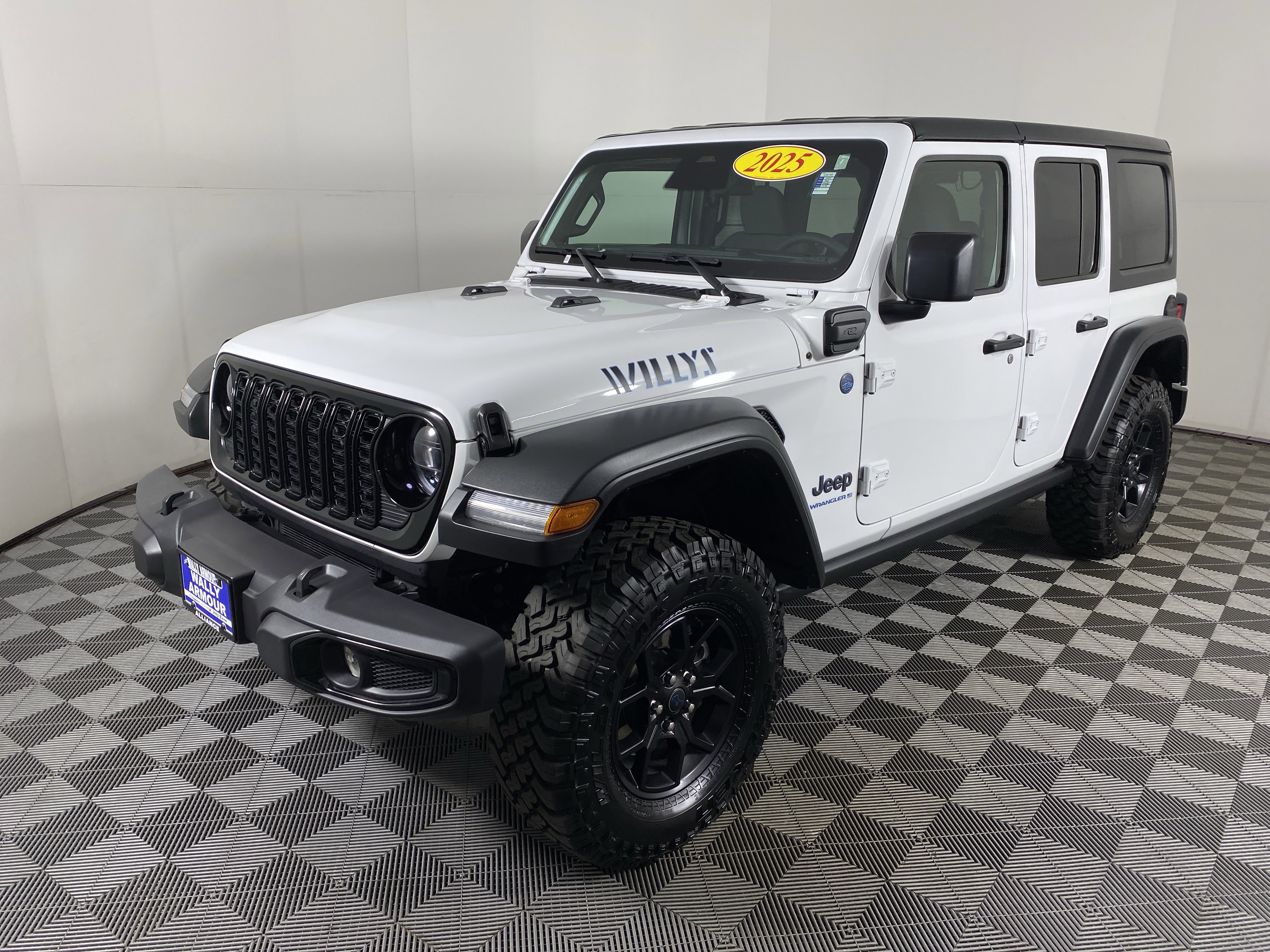 Used 2025 Jeep Wrangler Willys AWD/4WD image 10