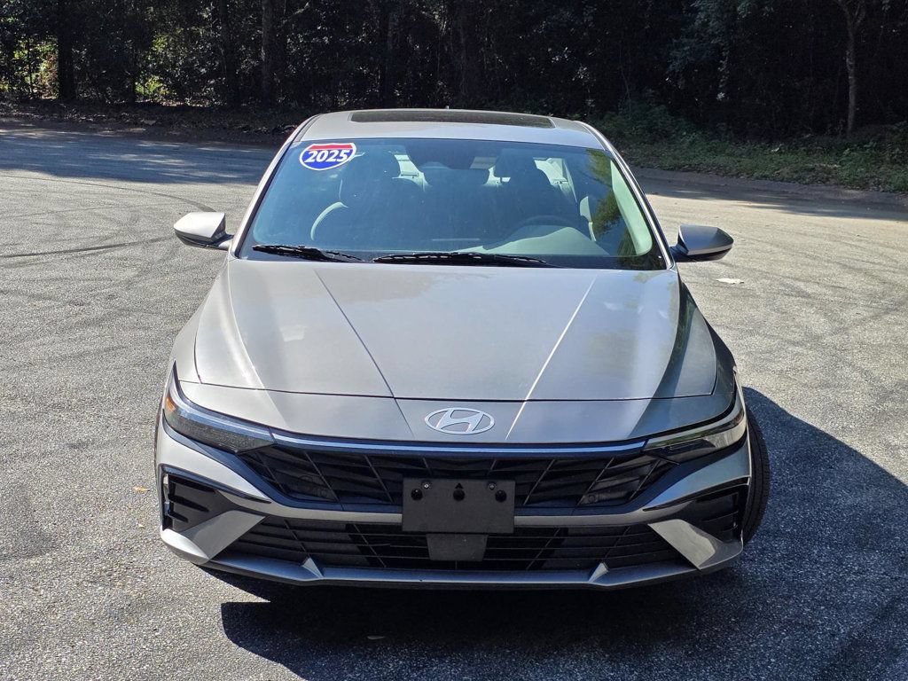Used 2025 Hyundai Elantra SEL FWD image 2