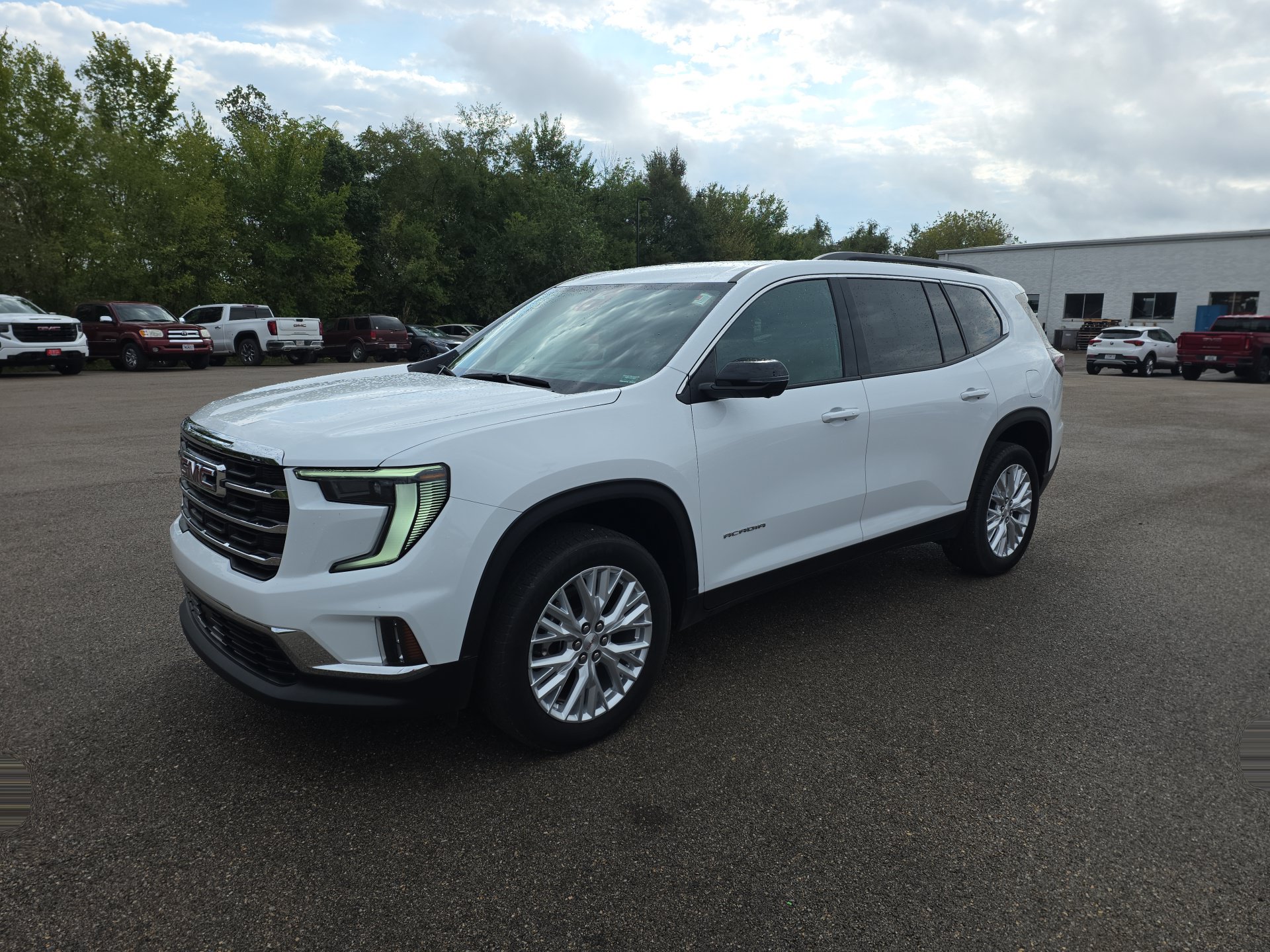 Used 2026 GMC Acadia Elevation w/ Elevation Premium Package FWD image 4