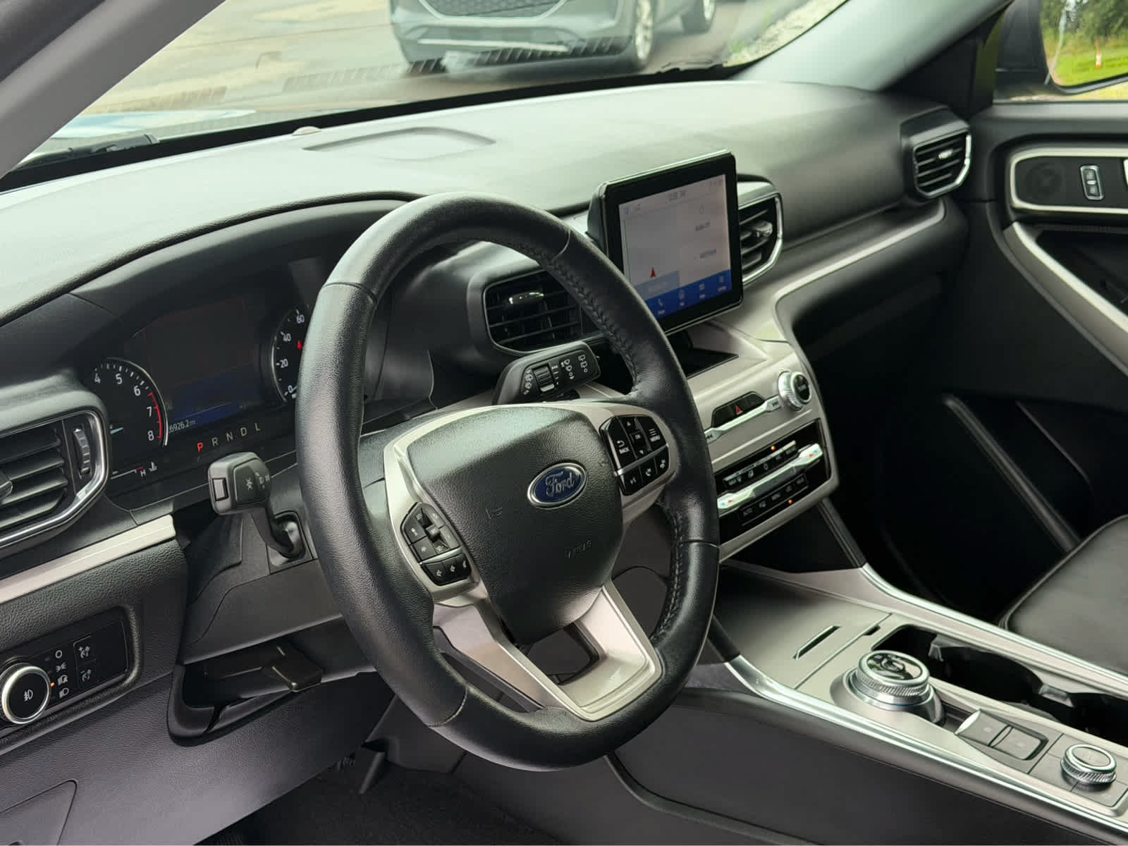 Used 2023 Ford Explorer XLT w/ Equipment Group 202A AWD/4WD image 28