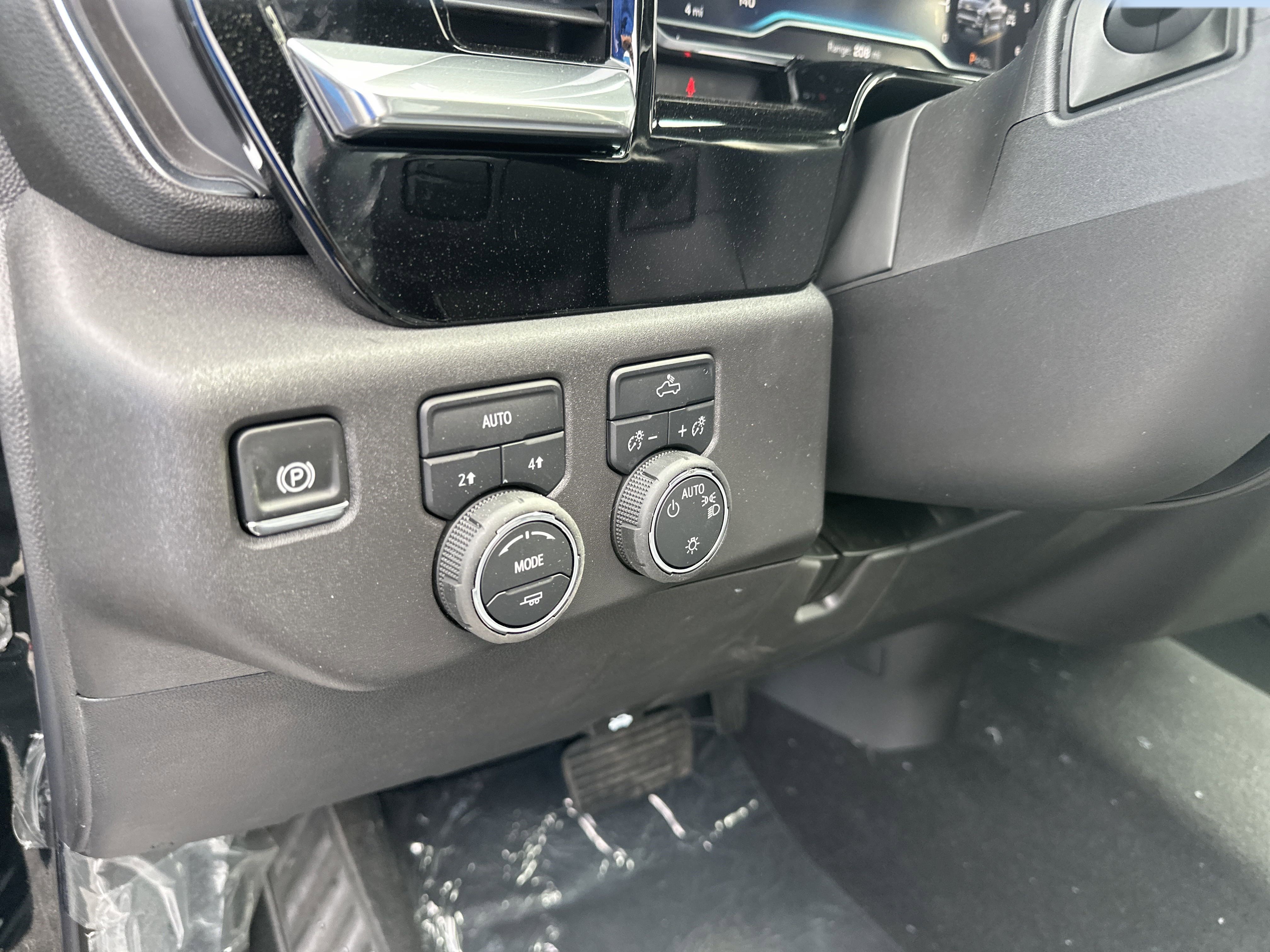New 2025 Chevrolet Silverado 1500 LT AWD/4WD image 12